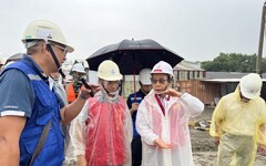 因應鳳凰颱風 林欽榮副市長視察八涳橋工區防汛