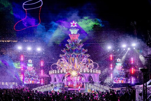 夢時代「愛.Sharing」十週年!威尼斯水都風情13米聖誕樹浪漫登場