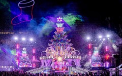 夢時代「愛．Sharing」十週年！威尼斯水都風情13米聖誕樹浪漫登場