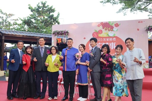 綠蔭紅毯超浪漫!高雄新客家園區21對新人攜手客家婚禮