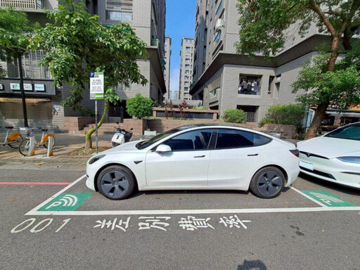 中市啟用影像辨識「無紙化智慧停車格」 朝向系統智慧化、數據化