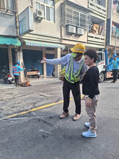 台電高雄區處協力承包商 緊急應對修復遼寧二街龜裂路面恢復正常交通