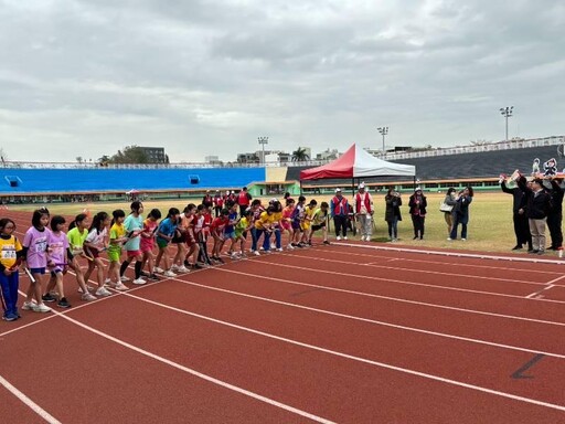 臺南市馬拉松接力班際對抗賽鳴槍開跑！小選手齊心戮力跑出團隊向心力