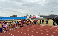 臺南市馬拉松接力班際對抗賽鳴槍開跑！小選手齊心戮力跑出團隊向心力
