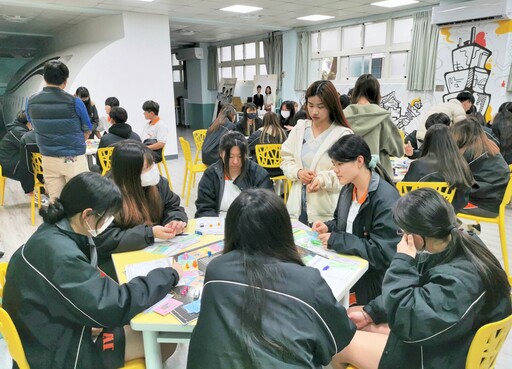 中國科大財金系攜手五所高中職學子「玩桌遊、學理財」 推動金融教育向下扎根