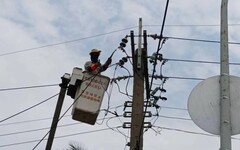 大雨特報造成路竹、湖內等地區3266戶停電 台電迅速修復陸續供電
