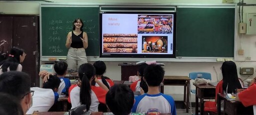開基玉皇宮鼎力支持 臺南教育局引進國際志工 讓孩子勇敢開口說英語