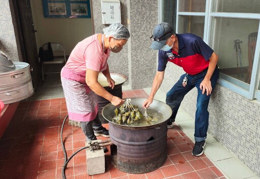 彰化榮家飄粽香慶端午 住民體驗重溫包粽趣