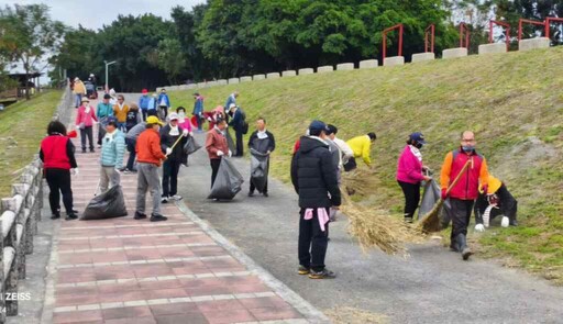 西螺退休公務人員協會 60餘人大橋廣場清潔暨健行活動