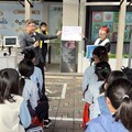 環保行動車進和東國小校園 慈濟志工分享淨零知識