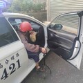 八旬老翁機車拋錨待援 西螺警護送平安返家