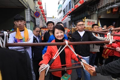 台中市保安宮建宮75週年遶境大典 盧秀燕親臨參拜祈福