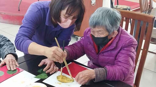 彰化榮家攜手中榮辦理園藝治療活動 拓印植物吉祥畫療癒身心靈