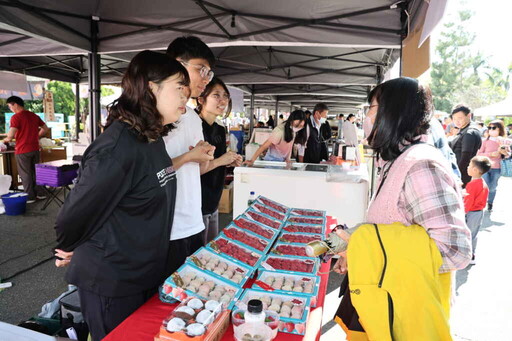 台灣最南邊的草莓產區 「粉紅泡泡季」夢幻登場