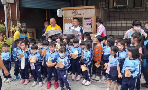 中華隊晉級WBC 彰化花壇鄉民請吃紅豆餅成最甜應援