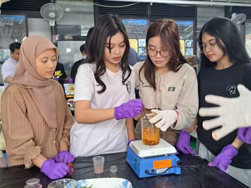 大葉大學藥保系植物蠟筆手作 環保創意好校園