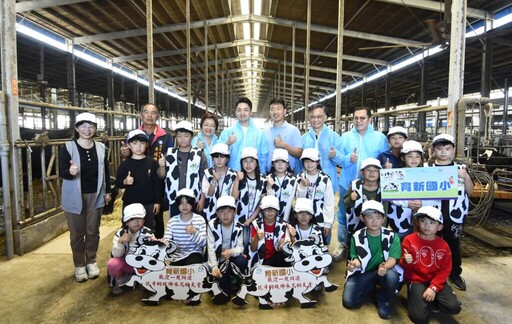 蔣萬安南下彰化參訪酪農場 支持國產鮮奶推「生生有鮮乳」