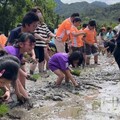 雙溪春耕祈福插秧趣 學童體驗農業樂趣