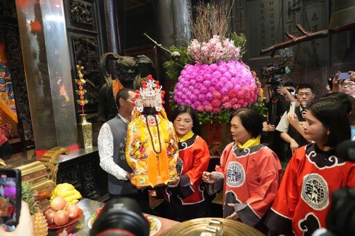 北港迓媽祖熱鬧登場！ 炸虎爺犁炮齊發 萬人空巷朝聖