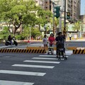 新莊中華路口行人動線改善完工 庇護島與Z型穿越道守護用路安全
