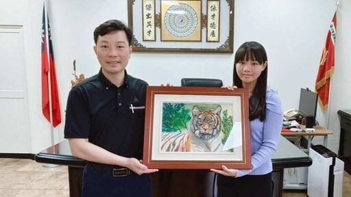 正義與溫情並存 高中生繪虎致敬彰化勇警破酒駕案