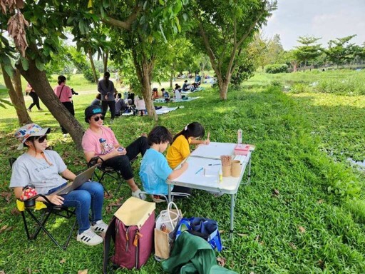 屏東海豐濕地寫生趣 200多名親子用畫筆擁抱地球