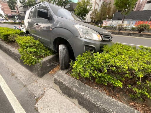 高雄三民區連環車禍 市民盼警察局局長正視交通安全問題