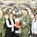 嘉義中庄營區探視彰化子弟兵 王惠美盼快樂當兵平安退伍