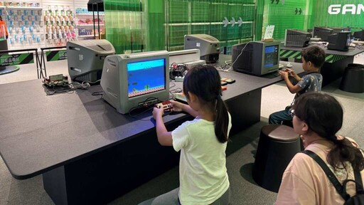屏菸「超能盒電站」特展 重溫經典電玩遊戲
