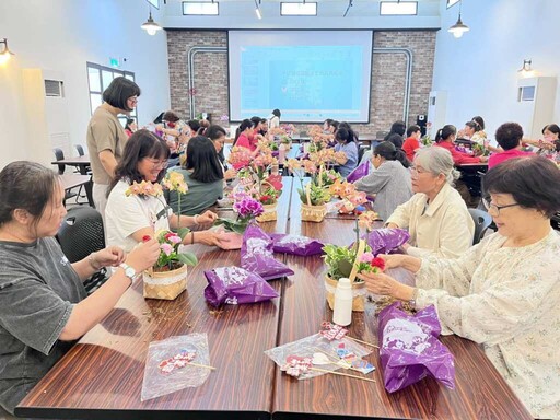 麻豆農會推廣花藝手作 自製母親節蘭花花籃表心意