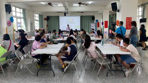 生涯試探結合母親節活動 福德國小點亮學子光明大未來