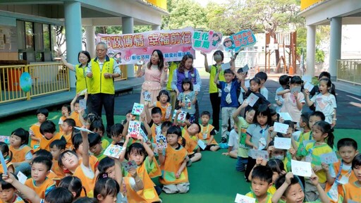 彰化郵局攜手幼兒園辦母親節活動 孩子手寫明信片傳遞濃濃親情