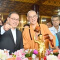 釋迦牟尼佛誕辰參拜 侯友宜感謝廟方長年投入公益
