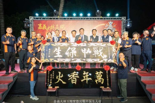 大林紫德宮辦保生大帝聖誕平安宴 翁章梁贈「萬年香火」匾額