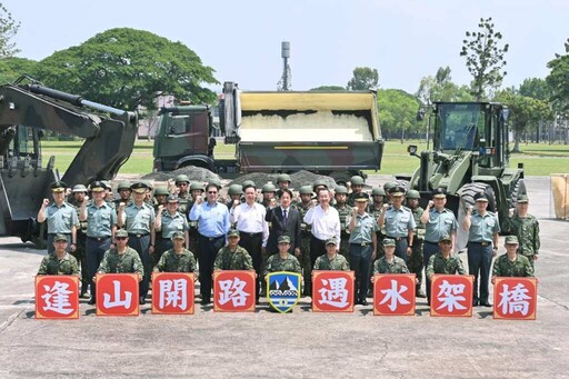 總統勗勉「陸軍工兵訓練中心」及「海軍反潛航空指揮部」