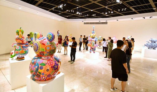 洪易返鄉個展「嶄新悅目」 彰化縣立美術館展出67件創作