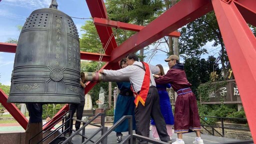 建國科大慶端午飄粽香 樂齡大學學員傳授包粽技藝傳遞文化溫度