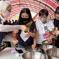 建國科大慶端午飄粽香 樂齡大學學員傳授包粽技藝傳遞文化溫度