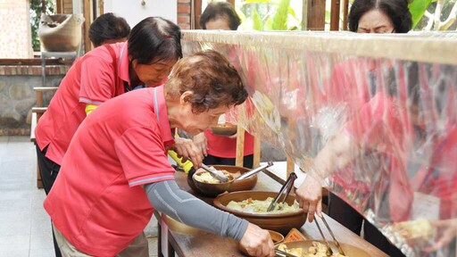 松年大學彰基分校戶外教學 36位銀髮學員樂遊苗栗