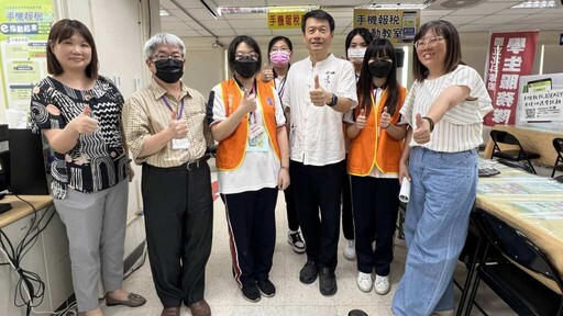 北斗家商學生助攻報稅季 納稅服務隊助鄉親報稅