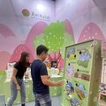 巨型桐花現身台北旅展 「竹縣好好玩」邀您吃喝玩樂搶限量