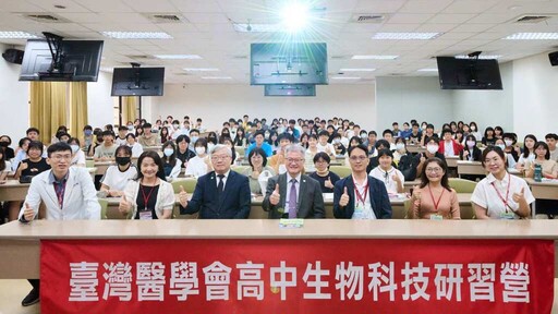 中山醫大生物科技研習營 帶高中生走入臨床、人文與解剖現場