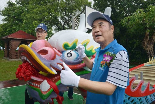 龍舟競渡迎端午 苗栗龍舟點睛下水典禮雨中完成