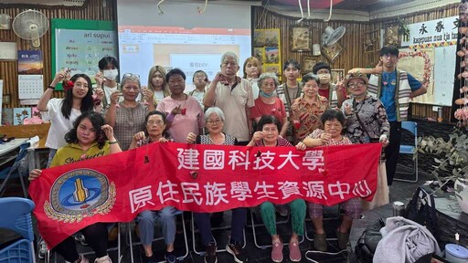 大手牽小手共織端午情 建國科大原資中心傳承耆老香包文化