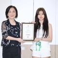 首渡來台「甜心精靈」全恩菲，擔任紅心字會公益大使，關懷長者做公益體驗親手包粽