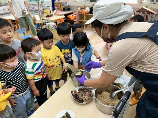 粽香傳情迎端午 中山幼兒園童趣活動熱鬧非凡