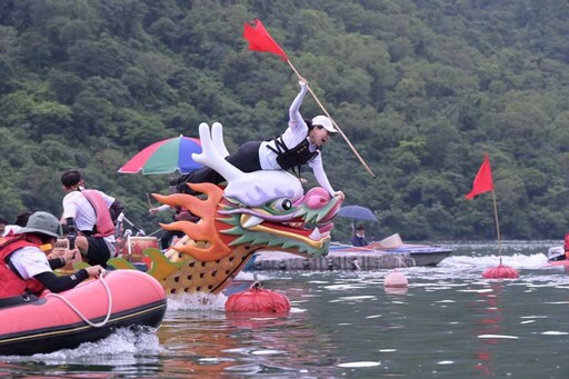 花蓮慶端午龍舟競渡嘉年華 縣長徐榛蔚率隊險勝議會隊