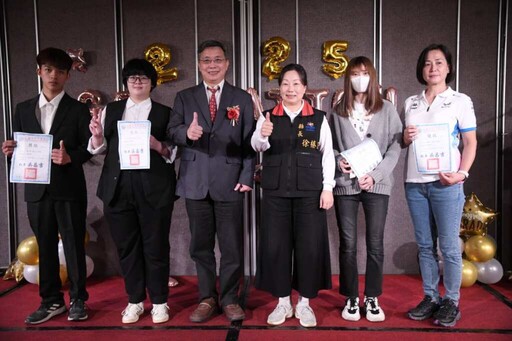 花蓮縣上騰工商畢業典禮 徐榛蔚勉勵學子勇敢追夢、開創人生格局