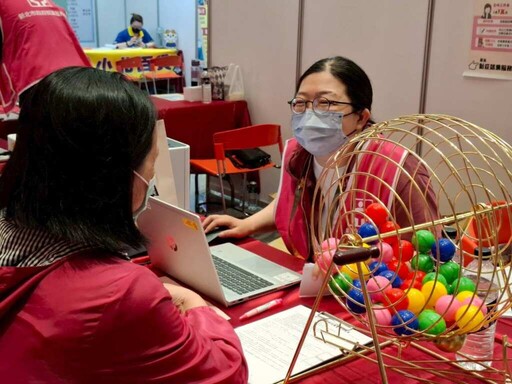 新北板橋就博會多元職缺吸引破千人次進場 初媒合率達51%