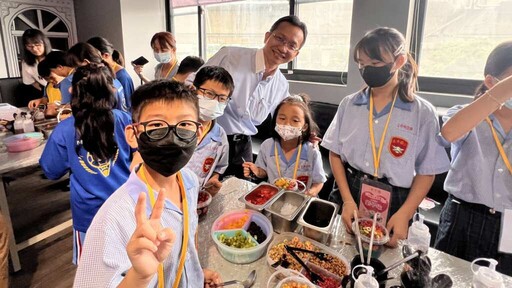 唯賀餐飲辦公益餐會 埔心鄉八所國中小80位師生感受滿滿愛心